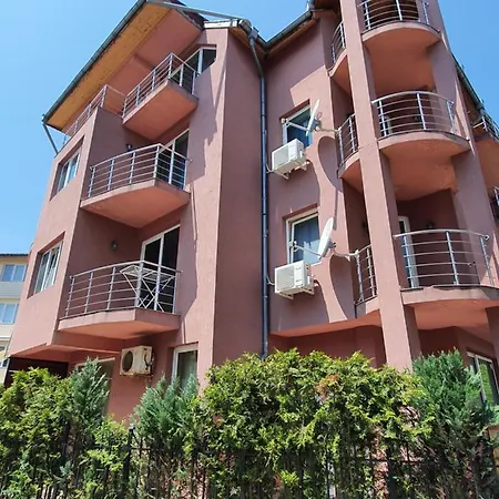 бутикови емона Apartmán Ravda