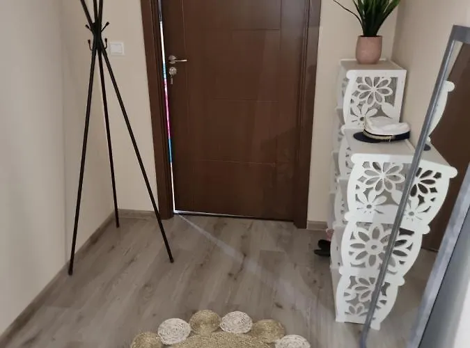 Lejlighed бутикови емона *