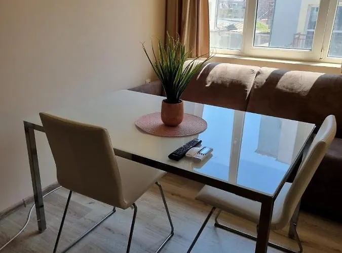 Lejlighed бутикови емона *